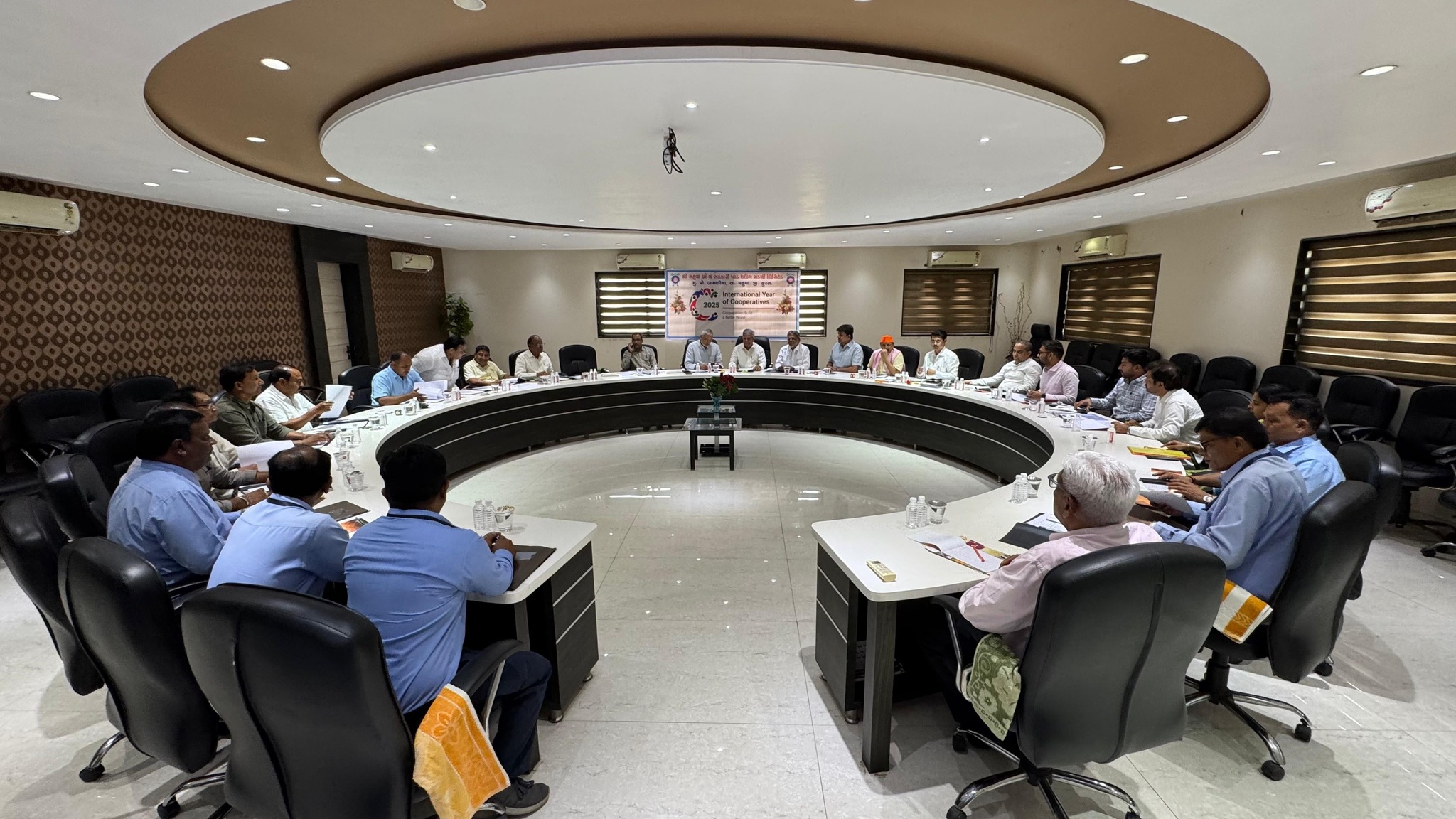 તા.૧૫-૦૫-૨૦૨૫ ના રોજ સુગરની કામગીરી અંગે મહુવા સુગર ફેકટરી ખાતે સમીક્ષા બેઠક મળી હતી.